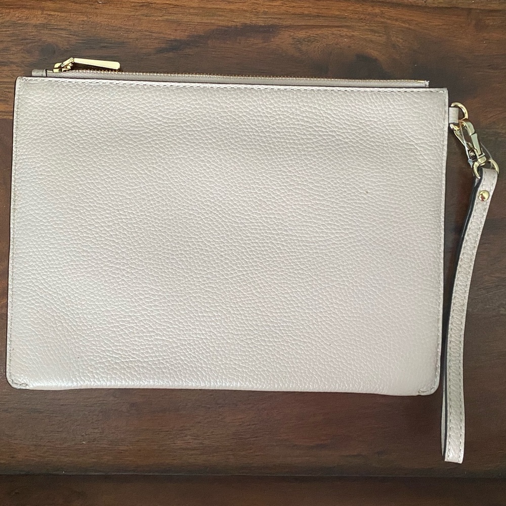 Closet Closing Sunday!! Taking Offers! MICHAEL KORS & CALVIN KLEIN Purses - Picture 11 of 13